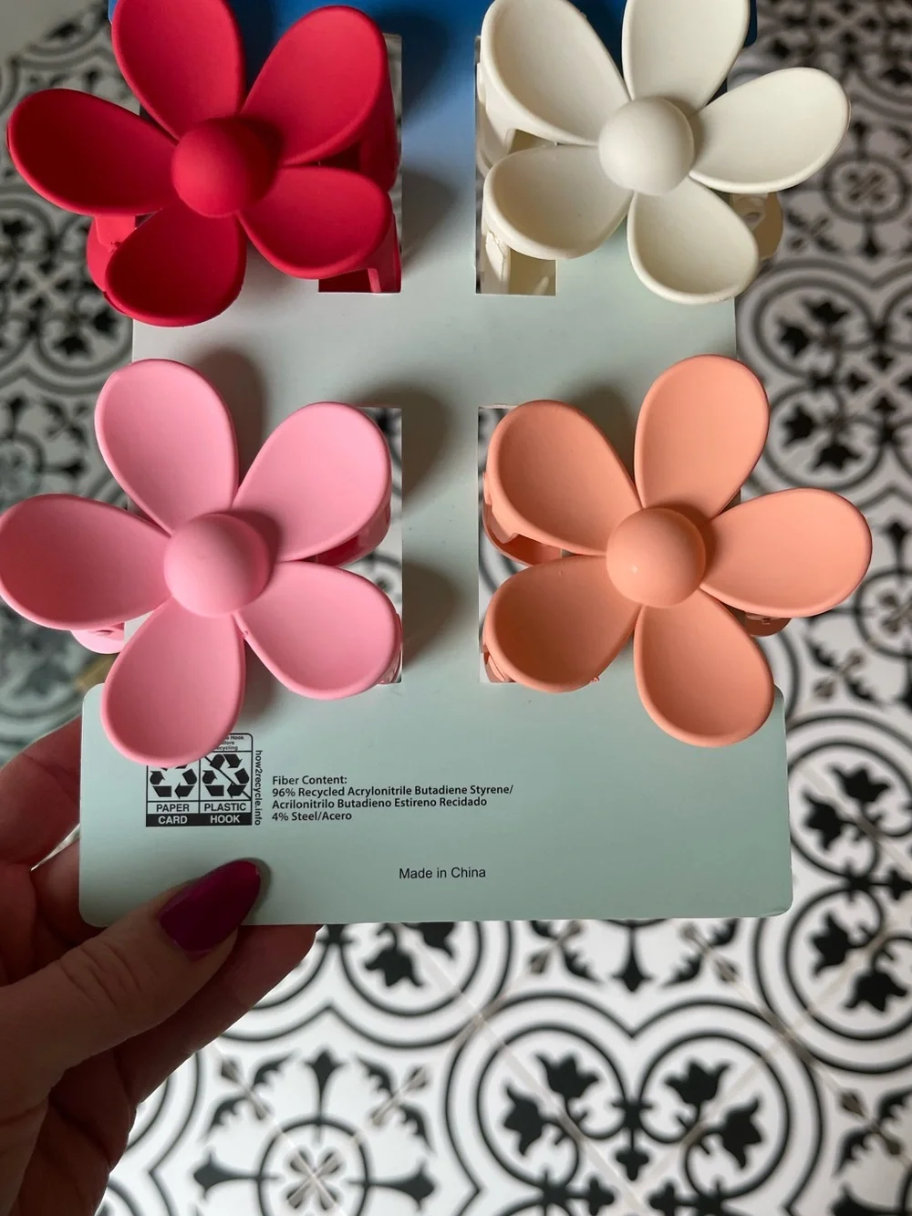 🎀 PIPER K - NWT - Flower Claw Clips in White, Red, Peach and Pink 🎀